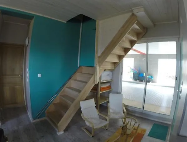 בית נופש Saint-Sauveur-en-Rue Maison Avec Piscine Couverte 8 Chambres 22 Personnes Au Coeur De La Nature